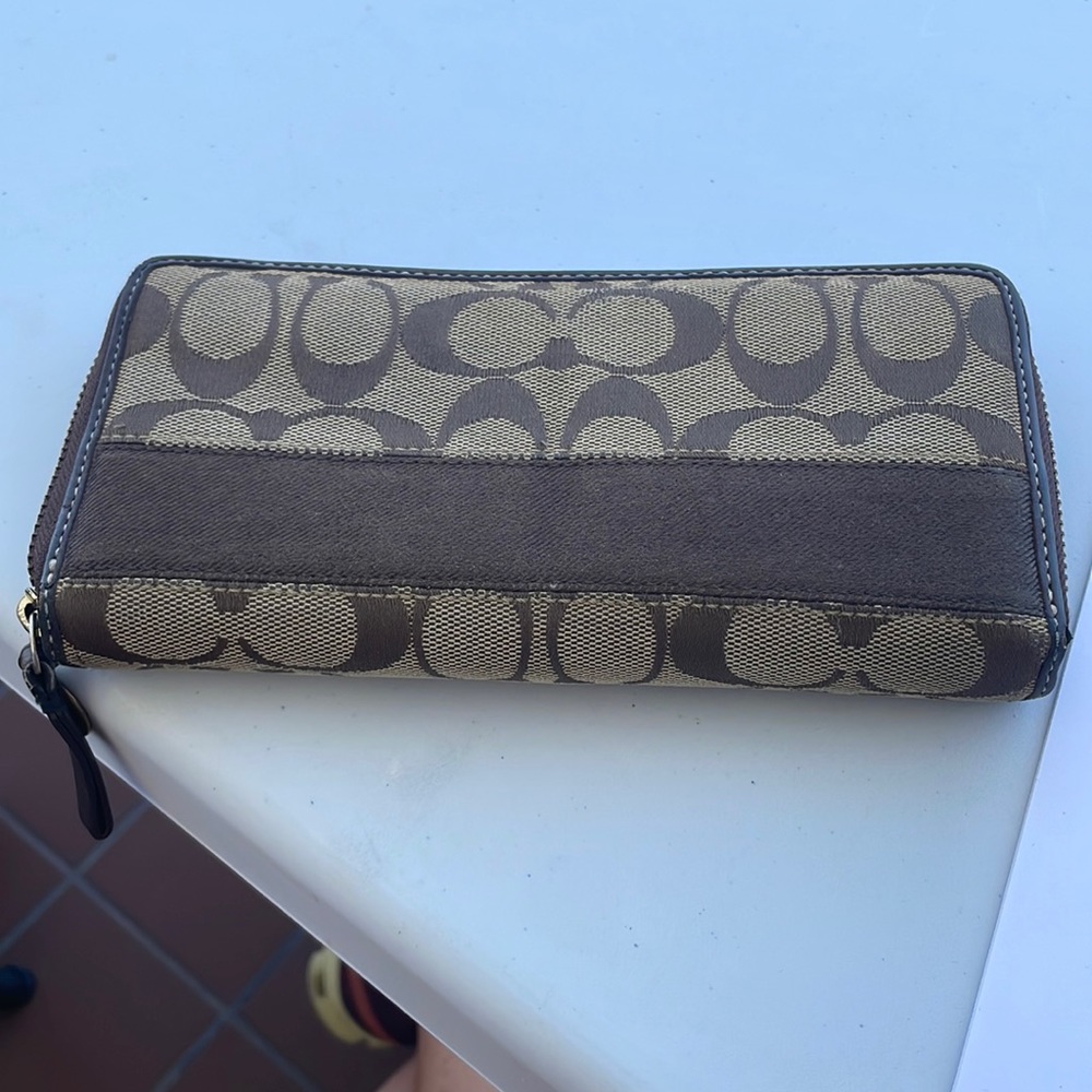Coach wallet  Used but in good shape